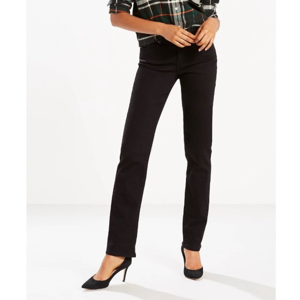 Levi's Women's Mid-Rise Classic Straight Jeans